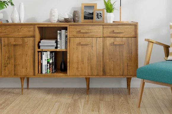 Ein modernes Wohnzimmer mit einem hölzernen Sideboard und einem tealfarbenen Sessel.